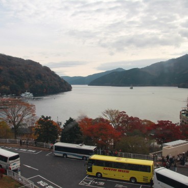 Vue sur le Lac Ashi (Hakone) en automne