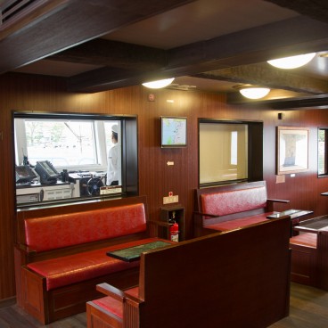 Lac Ashi (Hakone), Vue intérieure d'un bateau de croisière