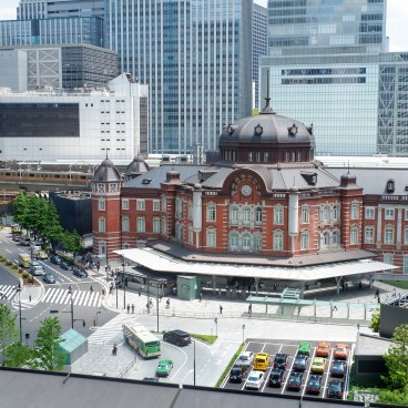 Vue sur la gare de Tokyo côté ouest depuis Marunouchi House