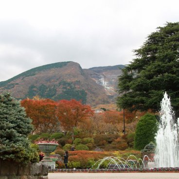 Parc Gora à Hakone, vue sur la fontaine en automne