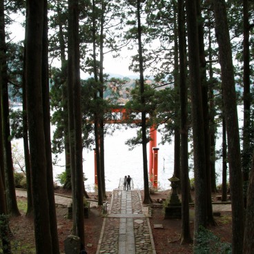 Hakone-jinja, Vue sur le torii flottant et le lac Ashi