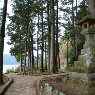 Hakone-jinja, chemin aménagé dans la forêt