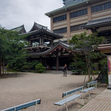Tocho-ji (Fukuoka), Enceinte du temple et signalisation de la statue du Grand Bouddha