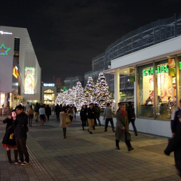 Shinjuku Southern Terrace, illuminations et boutiques