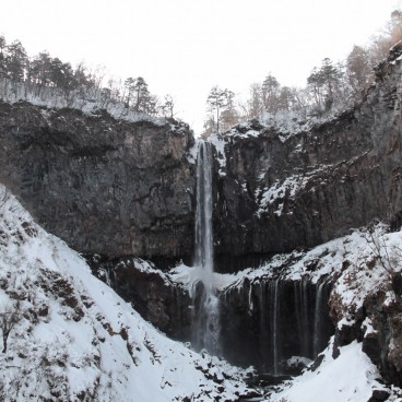 Vue d'ensemble de la Cascade de Kegon à Nikko en hiver