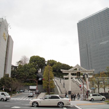 Hie-jinja (Tokyo), grande porte Sanno Torii à l'entrée principale du sanctuaire 2