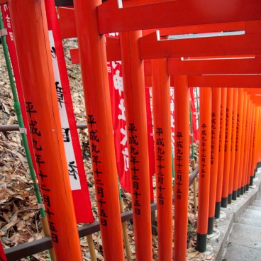 Hie-jinja (Tokyo), allée de Torii vermillons du sanctuaire secondaire Inari 4