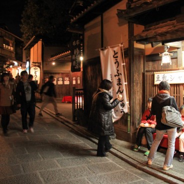 Allées Ninenzaka et Sannenzaka de nuit (Kyoto), Devantures de restaurants