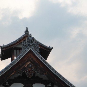 Tenryu-ji (Arashiyama, Kyoto), détail architectural de la toiture d'un pavillon du temple