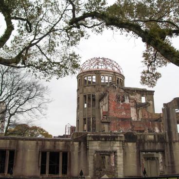 Dôme de Genbaku (Hiroshima), vue au pied du bâtiment 4