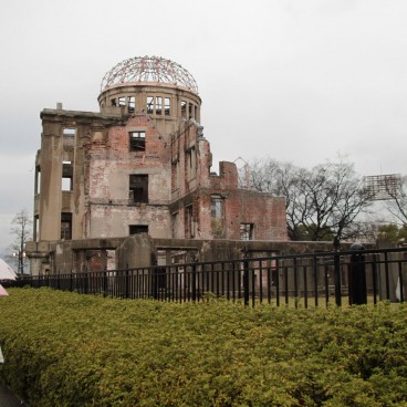 Dôme de Genbaku (Hiroshima), vue au pied du bâtiment 5