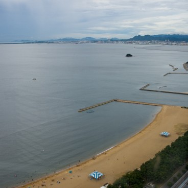 Seaside Momochi (Fukuoka), Vue sur la plage et la baie de Hakata