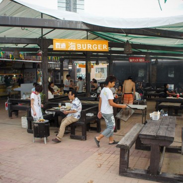Seaside Momochi (Fukuoka), Paillotte sur la plage