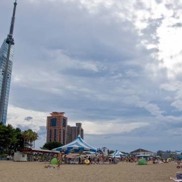Seaside Momochi (Fukuoka), Vue sur la plage et la tour de Fukuoka
