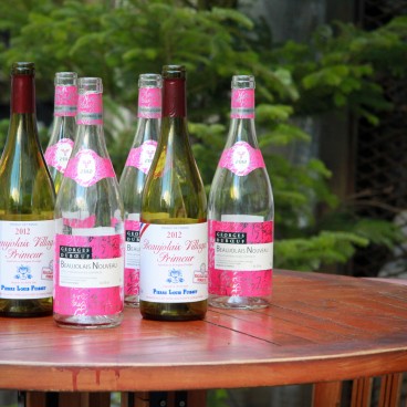 Bouteilles de Beaujolais Nouveau vides à Tokyo