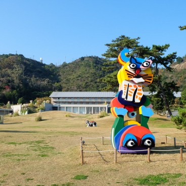 Naoshima, Sculpture Frog and Cat de Karel Appel
