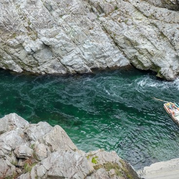 Gorges Oboke-Koboke (Shikoku), Vue sur la rivière depuis le quai d'embarquement
