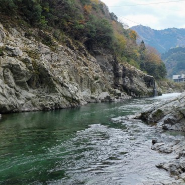 Gorges Oboke-Koboke (Shikoku), Vue sur la rivière Yoshino et ses berges