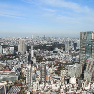 Vue sur le Centre National d'Art à gauche et Tokyo Midtown à droite depuis la Tour Mori