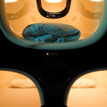 Capsule Hotel, Vue sur plusieurs capsules