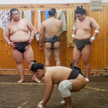 Entraînement de Sumos à Arashio Beya, Ryogoku, Tokyo 2