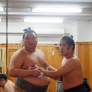 Entraînement de Sumos à Arashio Beya, Ryogoku, Tokyo 4