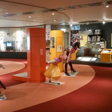 Musée de l'Animation de Suginami (Tokyo), Statues de personnages accueillant les visiteurs