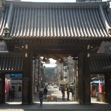 Osaka Tenmangu, vue sur le quartier d'Ogimachi depuis l'entrée du sanctuaire
