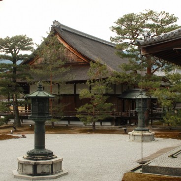 Daikaku-ji (Kyoto), Vue sur le pavillon Shinden depuis le pavillon Miedo