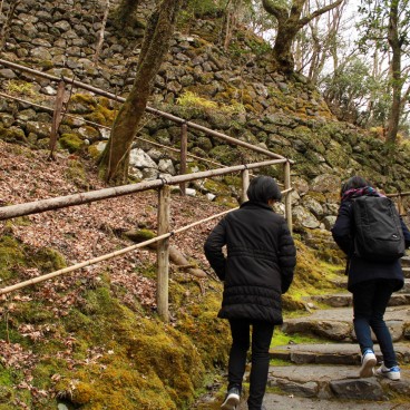 Takao (Kyoto), temple Kozan-ji et escalier en pierre en zig-zag
