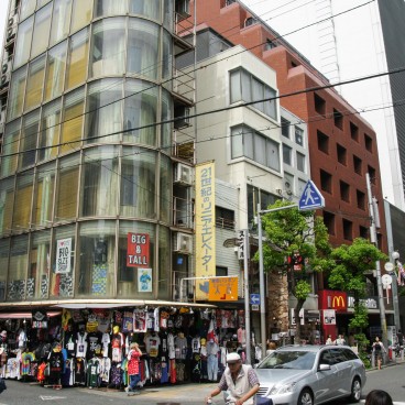America Mura (Osaka), Boutiques de vêtements