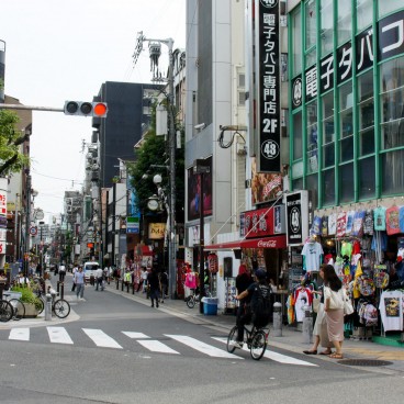 America Mura (Osaka), Boutiques près de Sankaku Koen