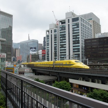 Un des deux "Doctor Yellow", Shinkansen basé sur la série 700, chargé de l'auscultation des voies des lignes à hautes vitesses