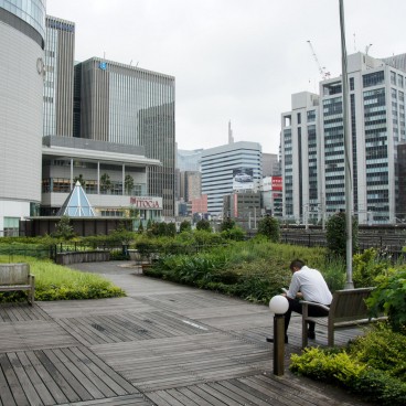 Kotsu Kaikan Coline (Tokyo), Vue sur la terrasse arborée 2