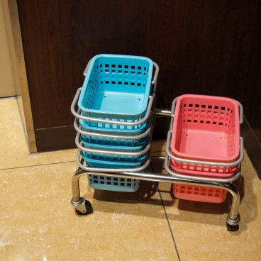 Paniers pour enfants au supermarché japonais