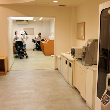 Espace pour bébé dans un centre commercial au Japon (change et nourriture)