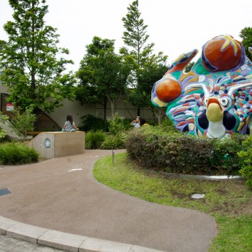 Jeux pour enfants dans un centre commercial à Namba Parks Osaka
