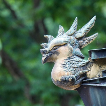 Chofu, Jindai-ji, Détail d'un décor de toit en forme d'oiseau