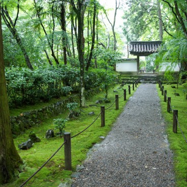 Temple Jizo-in à Kyoto, Chemin vers le jardin Zen