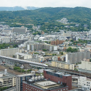 Kyoto Tower, Vue sur le Shinkansen