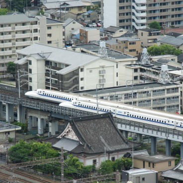 Kyoto Tower, Vue sur le Shinkansen 2