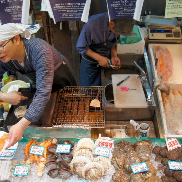 Kuromon Ichiba (Osaka), Stand de poissons et fruits de mer
