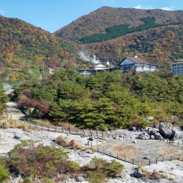 Unzen Jigoku (Kyushu), Vue sur les enfers et les auberges en automne