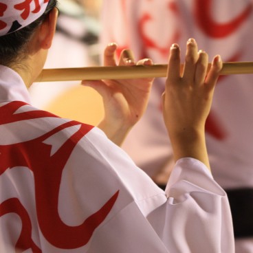 Festival Awa-odori à Tokushima (Shikoku), Flutiste