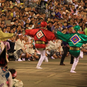 Festival Awa-odori à Tokushima (Shikoku), Danseurs et spectateurs 3