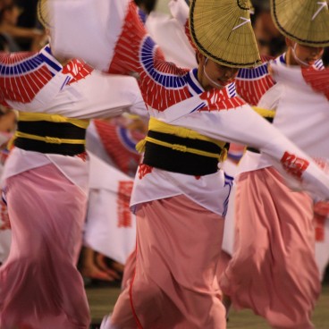 Festival Awa-odori à Tokushima (Shikoku), Groupe de danseuses 3