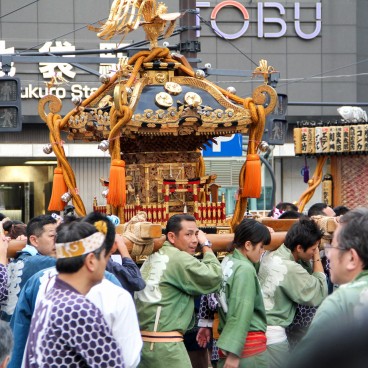 Fukuro Matsuri à Ikebukuro (Tokyo), procession de mikoshi 2