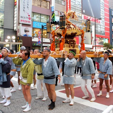 Fukuro Matsuri à Ikebukuro (Tokyo), procession de mikoshi 3