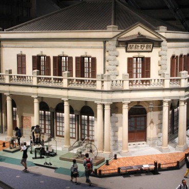 Musée Edo-Tokyo, reconstitution d'un bâtiment et essai de tricycles