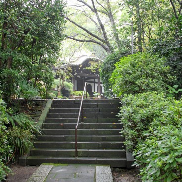 Myohon-ji (Kamakura), Allée du temple